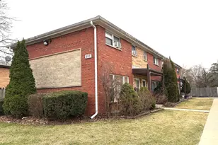 210 Linn Ct, North Aurora, IL 60542 - Photo 2