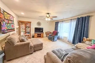802 E 19th St, Sterling, IL 61081 - Photo 6