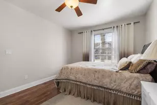 263 Driftwood Ln, Schaumburg, IL 60193 - Photo 10