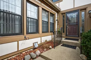 1327 Shagbark Ln, Wheaton, IL 60187 - Photo 2