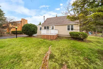 28W686 Townline Road, Warrenville, IL 60555 - Photo 4