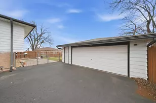 7705 W 80th Pl, Bridgeview, IL 60455 - Photo 24