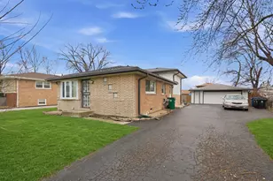 7705 W 80th Pl, Bridgeview, IL 60455 - Photo 1