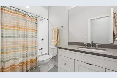 2341 W Roscoe Street #3W, Chicago, IL 60618 - Photo 32