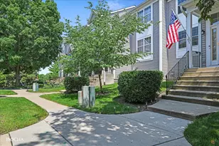 2942 Shelly Ln, Aurora, IL 60504 - Photo 2