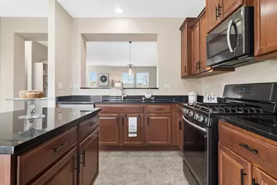 2238 S Crambourne Way, Arlington Heights, IL 60005 - Photo 10