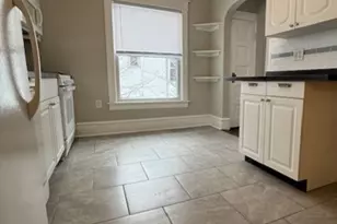 1105 1/2 N Clinton Blvd, Bloomington, IL 61701 - Photo 8