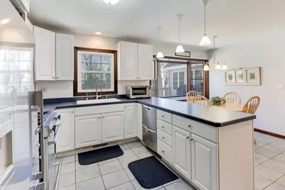 211 Woody Way, Oakwood Hills, IL 60013 - Photo 10