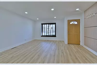 340 Somerset Drive, Streamwood, IL 60107 - Photo 4