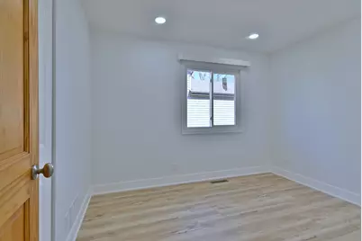 340 Somerset Drive, Streamwood, IL 60107 - Photo 8