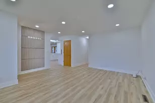 340 Somerset Dr, Streamwood, IL 60107 - Photo 6