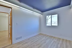 340 Somerset Dr, Streamwood, IL 60107 - Photo 10