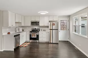 1529 Leslie Ave, Round Lake Beach, IL 60073 - Photo 2