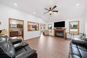 2356 N 4060th Rd, Sheridan, IL 60551 - Photo 4