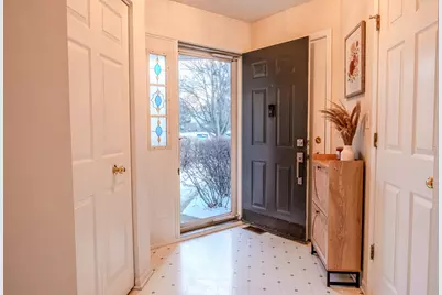 142 Kennebunk Court, Glendale Heights, IL 60139 - Photo 4