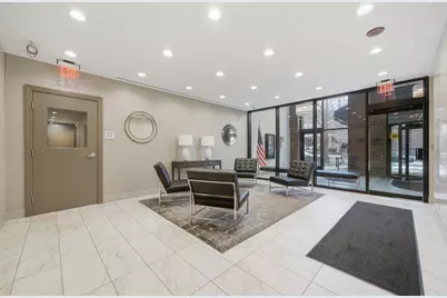 525 W Hawthorne Place #2707, Chicago, IL 60657 - Photo 4