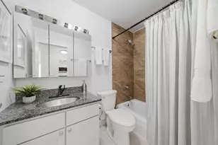 525 W Hawthorne Pl, Chicago, IL 60657 - Photo 18