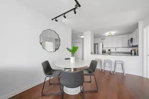 525 W Hawthorne Pl, Chicago, IL 60657 - Photo 14