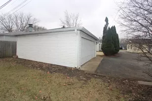 1355 Morgan St, Joliet, IL 60436 - Photo 20