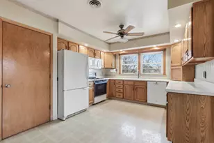 1940 4th Street A, East Moline, IL 61244 - Photo 8