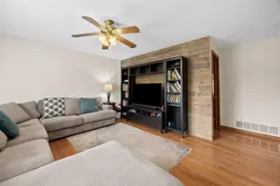 5960 Pershing Ave, Downers Grove, IL 60516 - Photo 10