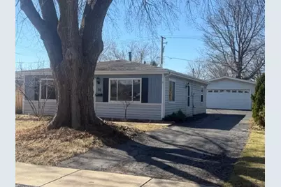 16 N Fairlawn Avenue, Mundelein, IL 60060 - Photo 2