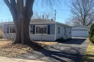 16 N Fairlawn Ave, Mundelein, IL 60060 - Photo 2