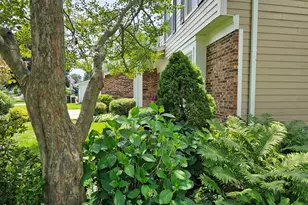 913 Warwick Ln, Libertyville, IL 60048 - Photo 40