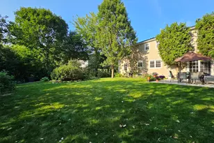 913 Warwick Ln, Libertyville, IL 60048 - Photo 46