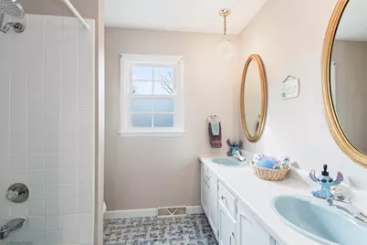 913 Warwick Lane, Libertyville, IL 60048 - Photo 22