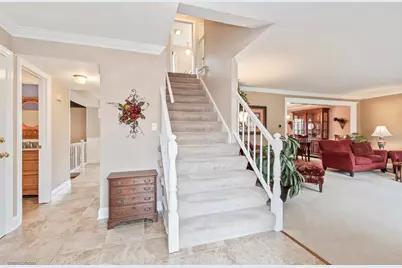 913 Warwick Lane, Libertyville, IL 60048 - Photo 2