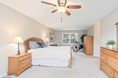 913 Warwick Lane, Libertyville, IL 60048 - Photo 16