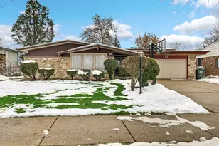 1028 W Strieff Ln, Glenwood, IL 60425 - Photo 1