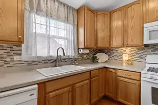 2727 Acorn Ct, West Dundee, IL 60118 - Photo 8