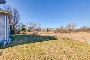 2406 Stallion Ct, Grayslake, IL 60030 - Photo 2