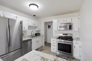 204 Dublin Ln, Schaumburg, IL 60194 - Photo 16