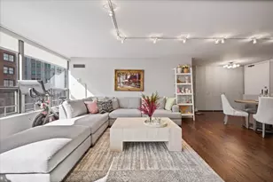 110 E Delaware Pl, Chicago, IL 60611 - Photo 18