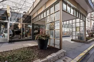 110 E Delaware Pl, Chicago, IL 60611 - Photo 2