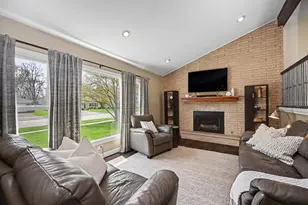 610 W Noyes St, Arlington Heights, IL 60005 - Photo 2