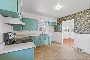 404 S Maple St, Gilman, IL 60938 - Photo 10