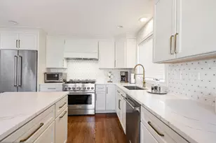 925 Wedgewood Dr, Crystal Lake, IL 60014 - Photo 4