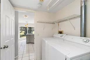 147 Stirling Ln, Schaumburg, IL 60194 - Photo 16