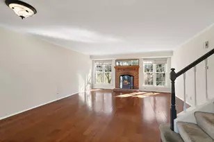 147 Stirling Ln, Schaumburg, IL 60194 - Photo 6