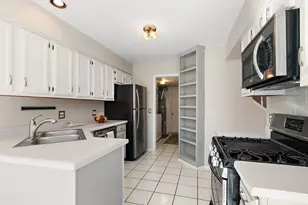 147 Stirling Ln, Schaumburg, IL 60194 - Photo 14