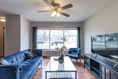 325 N Emerald Avenue, Mundelein, IL 60060 - Photo 4