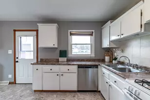 325 N Emerald Ave, Mundelein, IL 60060 - Photo 10