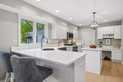 1430 Allyson Court, Libertyville, IL 60048 - Photo 4