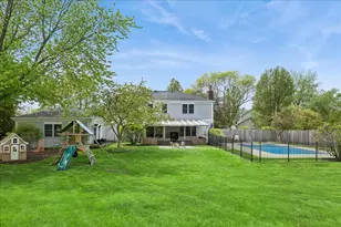 1430 Allyson Ct, Libertyville, IL 60048 - Photo 2