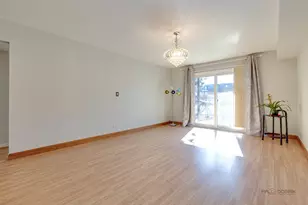 9 Oak Creek Dr, Buffalo Grove, IL 60089 - Photo 2