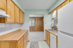 215 N State St, Genoa, IL 60135 - Photo 10